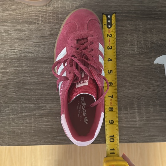 Adidas pink platform gazelles! Size 6, they run big! I normally wear 7-7.5s. - Picture 6 of 6
